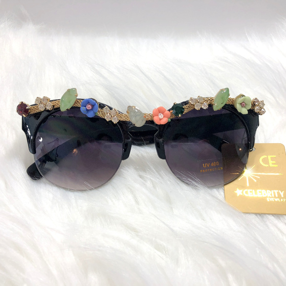 Accessories - Black Jewel Flower Frame Fashion Sunglasses